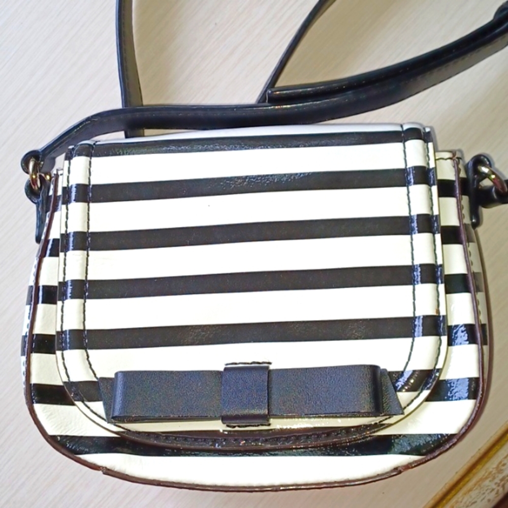 Kate Spade patent leather cross body handbag bag